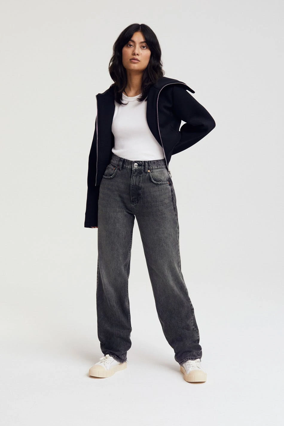 Gina Tricot 90s Petite High Waist Jeans Washed Grey 2 Gina Tricot 90s Petite High Waist Jeans Washed Grey - Image 2