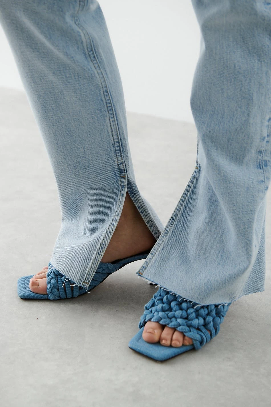 Gina Tricot High Waist Petite Slit Jeans Lt Blue 2 Gina Tricot High Waist Petite Slit Jeans Lt Blue - Image 2