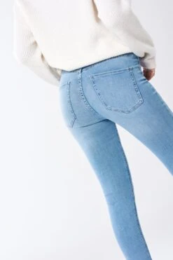 Gina Tricot Molly Highwaist Jeans Lt Blue F -Crop Partywear Sales 69765550702