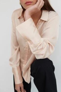 Gina Tricot Linnea Satin Shirt Beige Blush -Crop Partywear Sales 86110148302