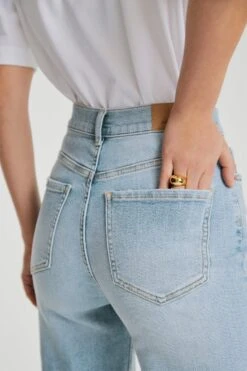 Gina Tricot Comfy Mom Jeans Sky Blue 3 Gina Tricot Comfy Mom Jeans Sky Blue -Crop Partywear Sales 86122552821